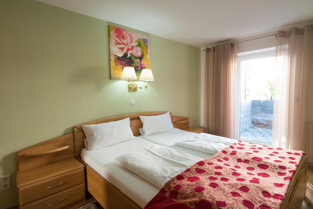 Wellnesshotel & Restaurant Hexenschopf Löffingen Buitenkant foto